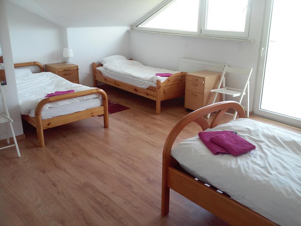 Dworek Poznan Bed and Breakfast Exterior foto